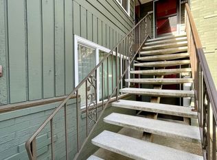 Irvington Top Floor 1 Bed~ Off Street Parking~ 93 Walk Score~ 100 Bike Score, Portland, OR 97212