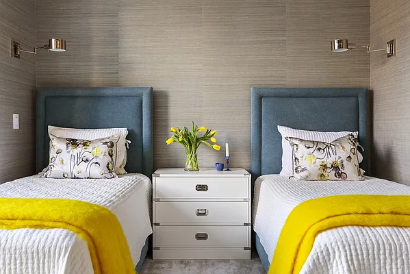 Sold by Compass | media 9