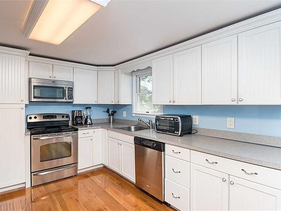 4th image of 206 Plitt Ave
