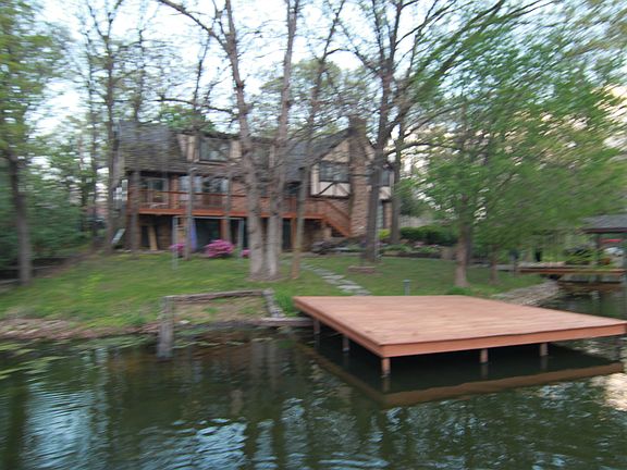 2nd image of 15841 Oak Ln