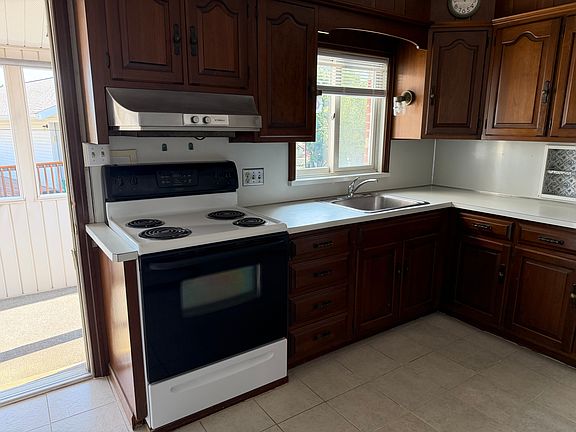 3rd image of 124 E Noble Ave #2