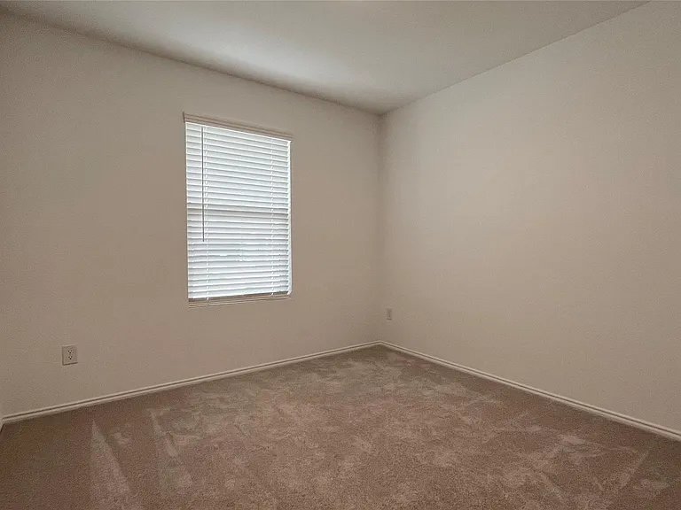 1130 Arborwood Dr — Photo 4
