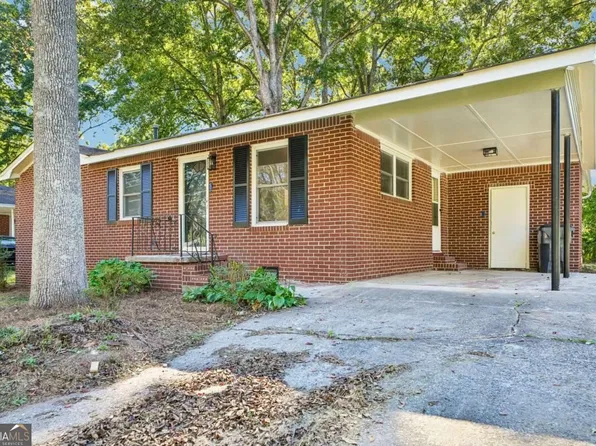 493 Shady Ln, Forest Park, GA 30297