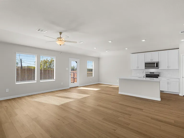 6649 Valley Lake Ln — Photo 7