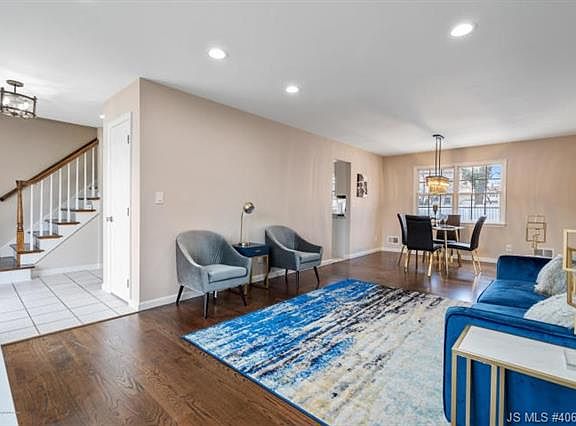 3rd image of 118 N Curtis Pl