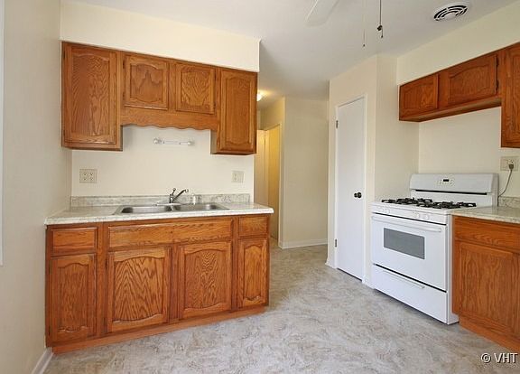3rd image of 4852 Carol St #B