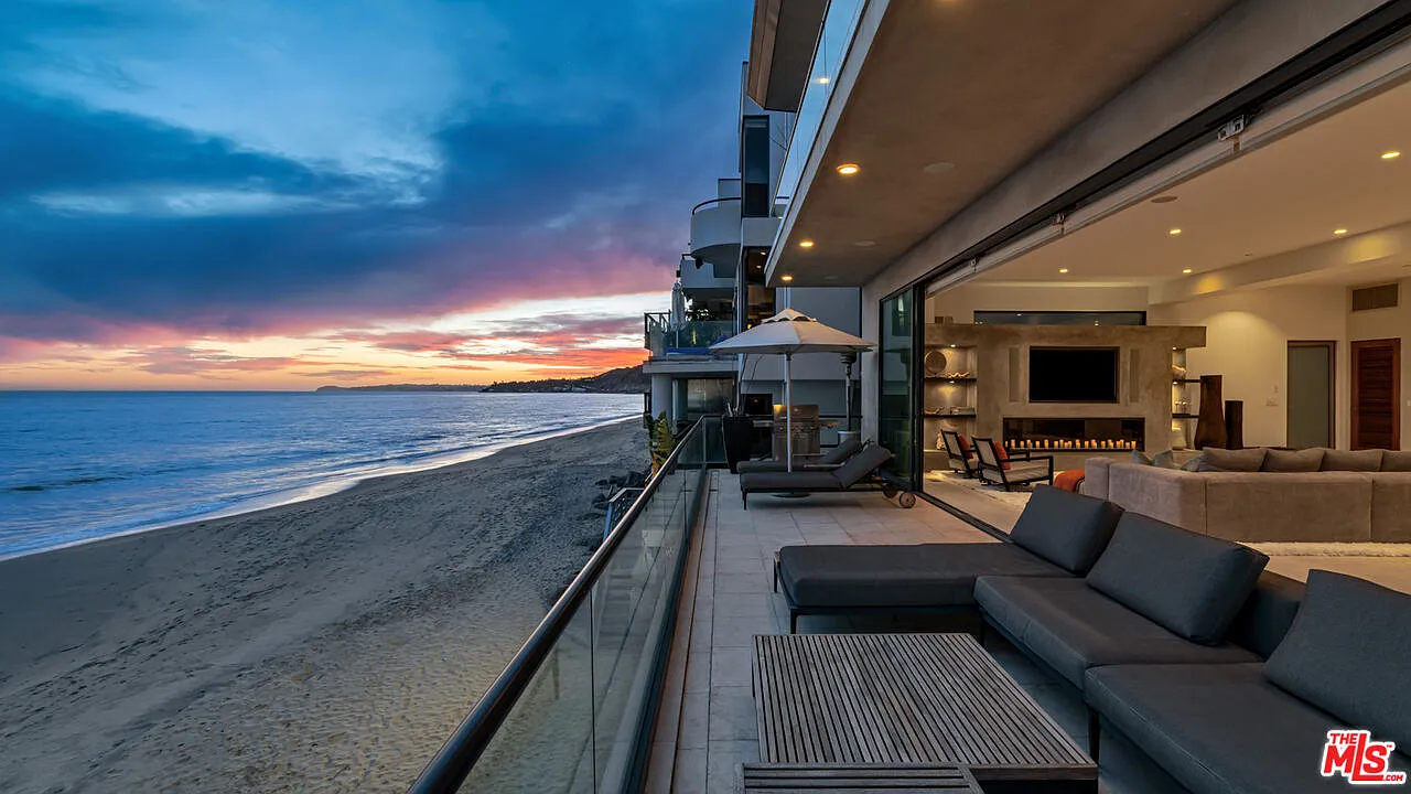 5 bed, 5.5 bath, 3878 sqft, $50,000 — Photo 2