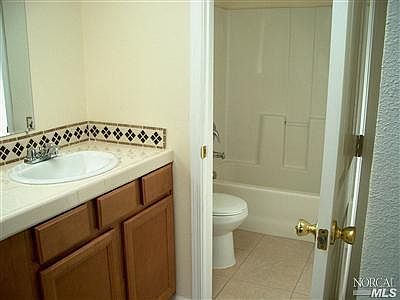 3rd image of 480 Danbury Cir