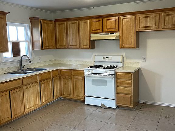 4th image of 4708 Fairfax St