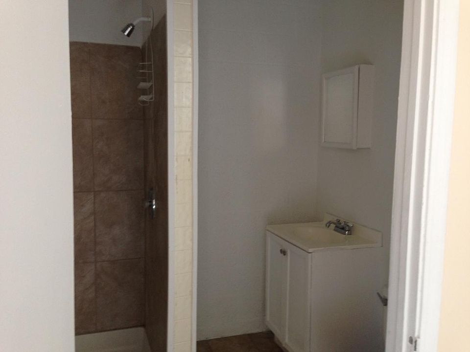 2nd image of 1379 Chapel St #5