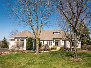 11 W Prairie Ct, Hawthorn Woods, IL 60047