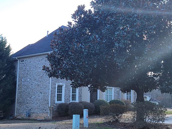 3rd image of 325 Phillips Dr