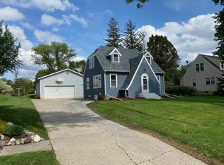 605 7th St S, Olivia, MN 56277
