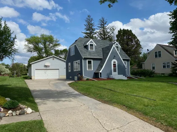 605 7th St S, Olivia, MN 56277