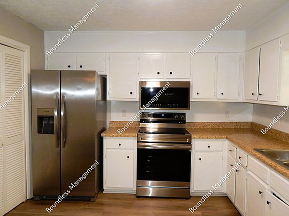 5th image of 2170 Wells Dr SE