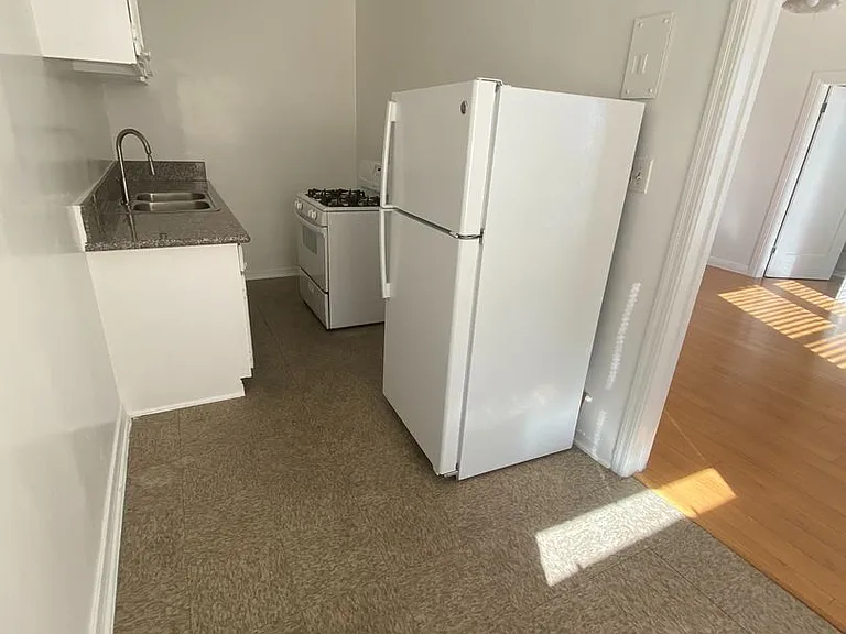 318 S Commonwealth Ave — Photo 15