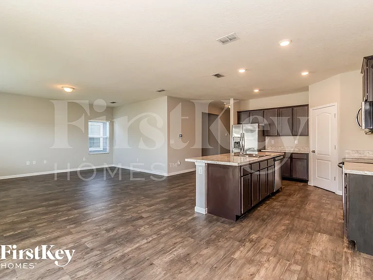 8369 Cape Fox Dr — Photo 3