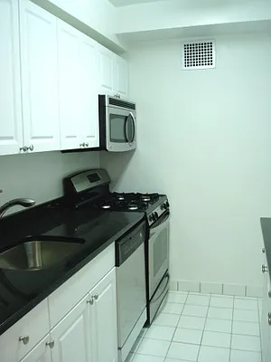 Rented by City Connections Realty | media 8