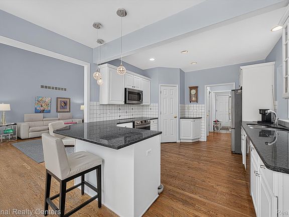 4th image of 2915 Allison Ln