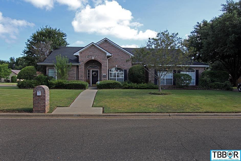 1st image of 525 Neches Dr