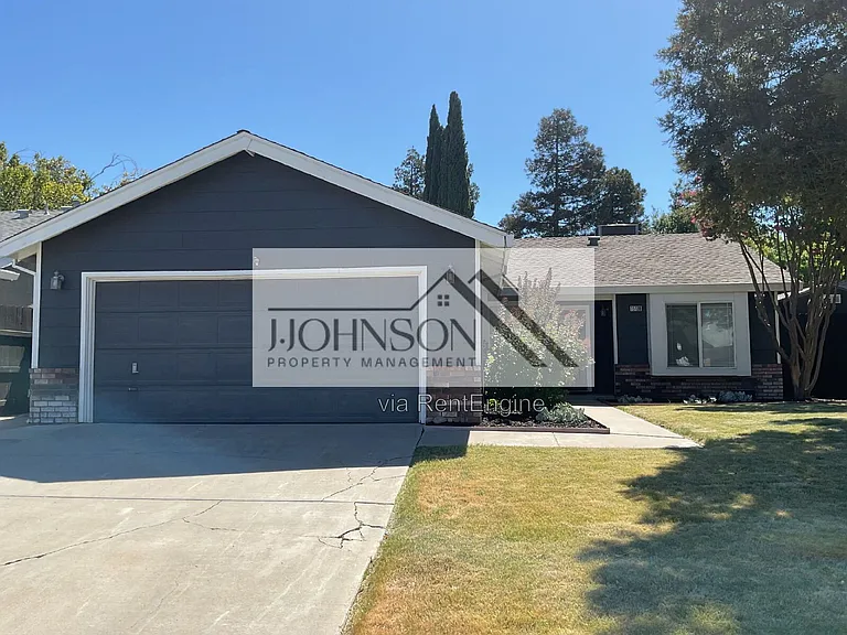 15136 Cambridge Dr — Photo 2