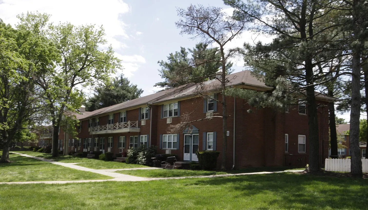 Mayflower Apartments — Photo 1