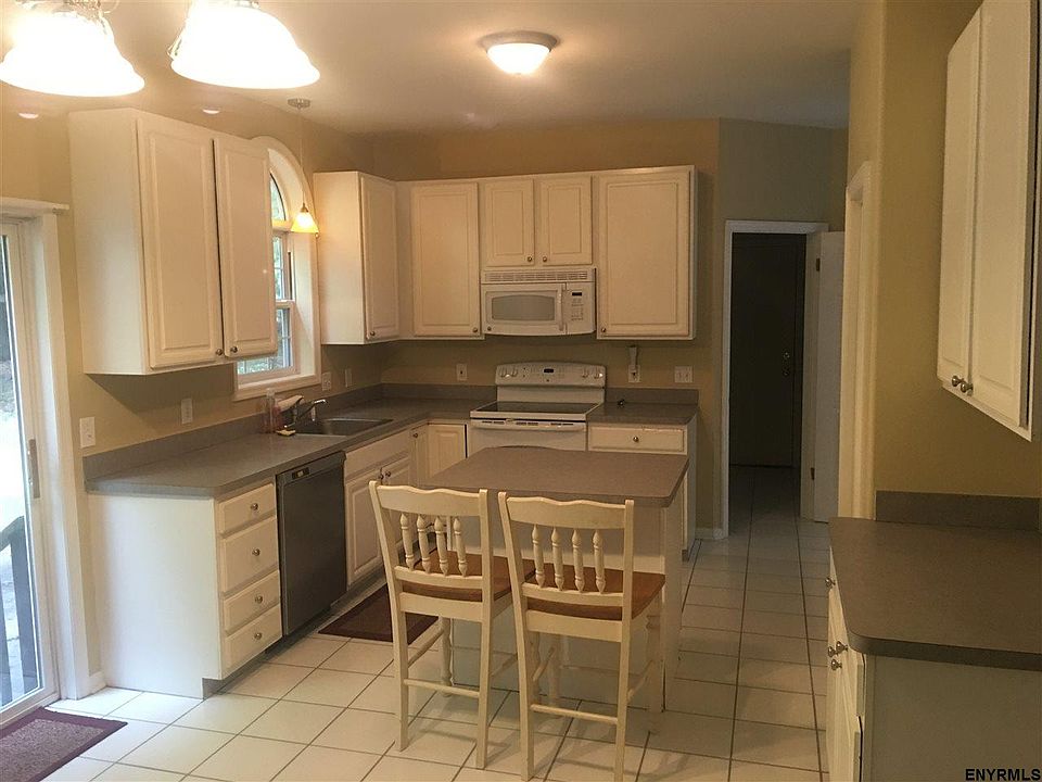 1st image of 594 Acland Blvd