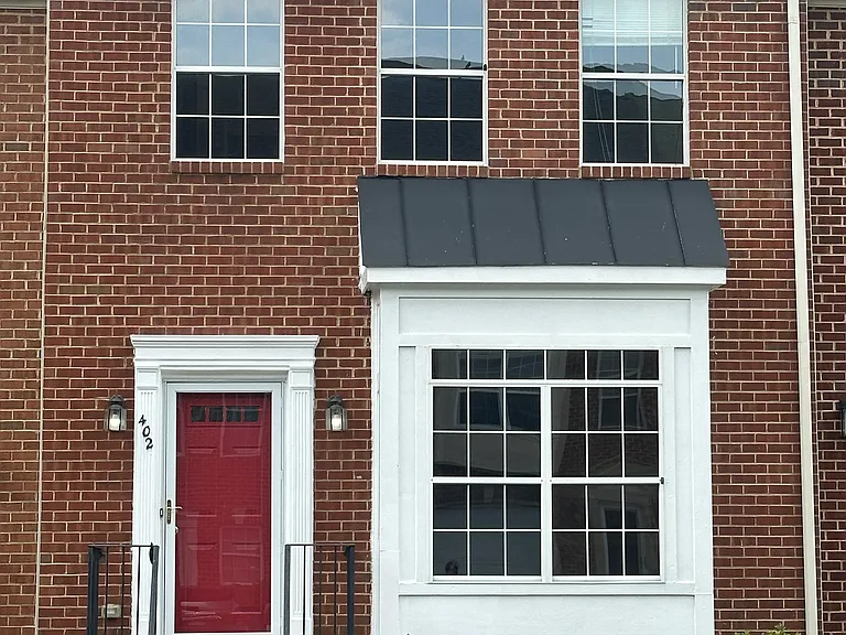402 Dundee Pl — Photo 2