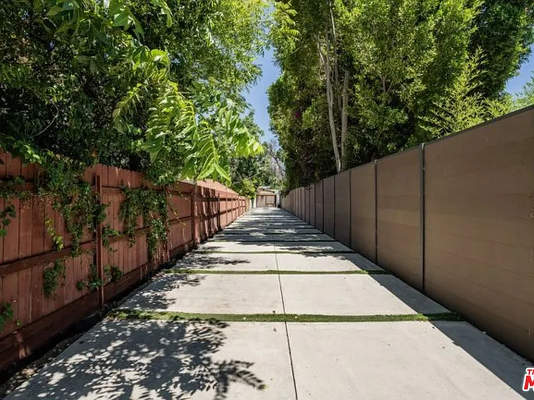 17520 Embassy Dr — Photo 41