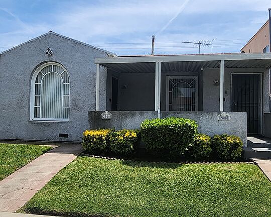 3rd image of 2806 W 43rd Pl