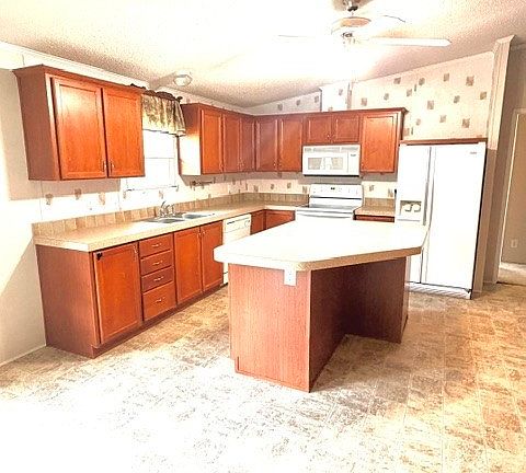 5th image of 406-404 E Lois Ln