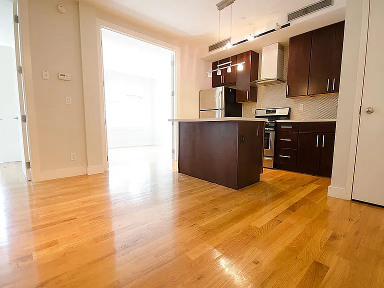 28 Fayette St #3R — Photo 1