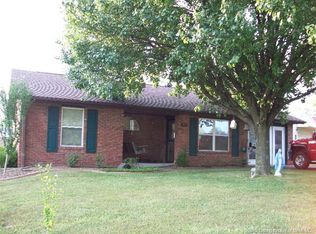 717 N Blue River Rd, Pekin, IN 47165