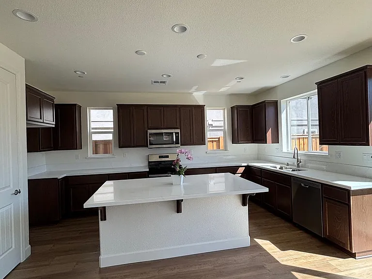 477 Trillium Ct — Photo 10