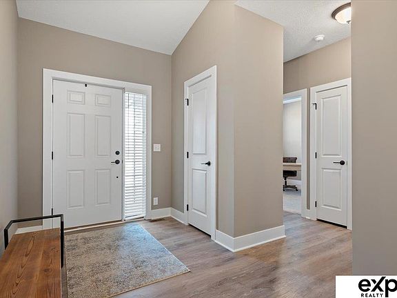 5th image of 835 Haggard St