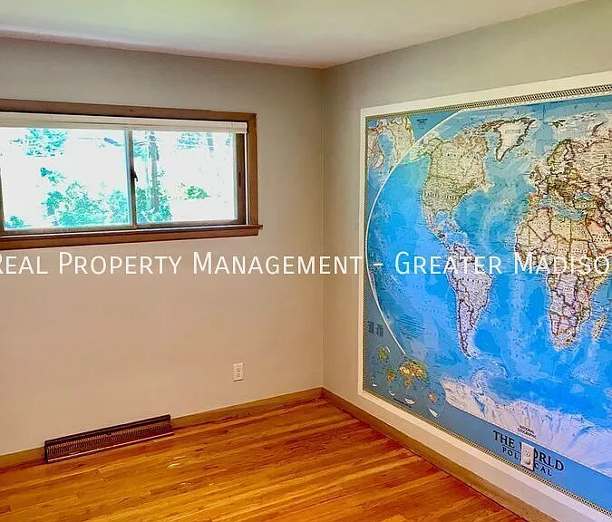 6003 Queens Way — Photo 12