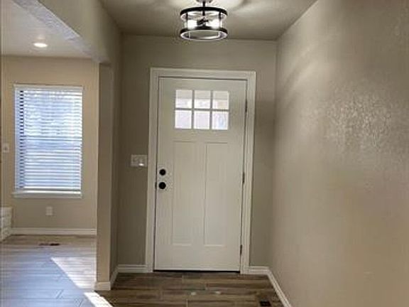 4th image of 3642 Lakeshore Dr