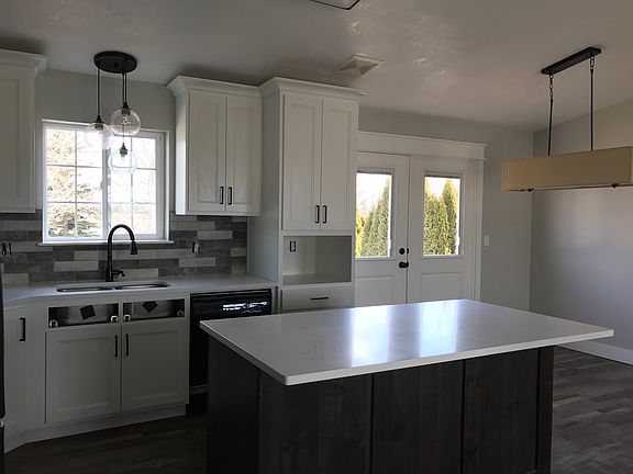 3rd image of 1178 Clarence Dr