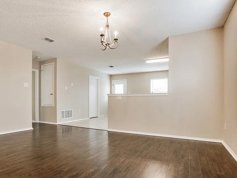 8712 Stonebriar Ln — Photo 4