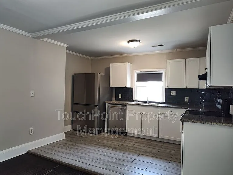 1405 Shamrock Dr — Photo 3