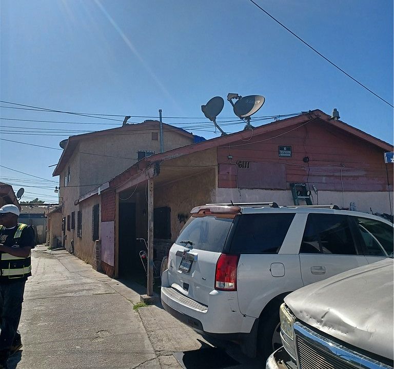 1st image of 6111 Menlo Ave