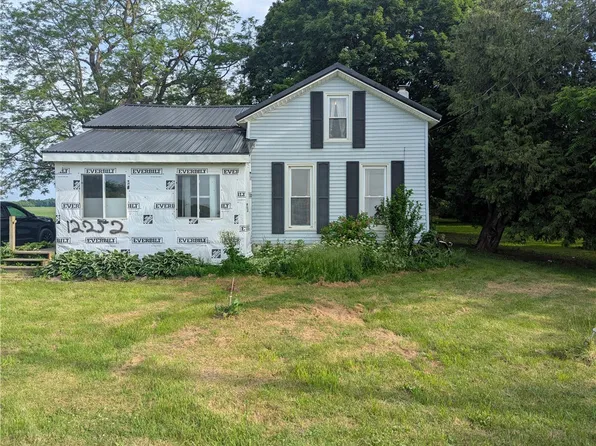 12252 Porter Rd, Medina, NY 14103