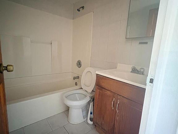4th image of 661 Catherine St #1D