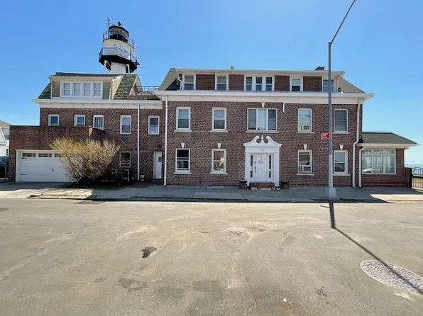 4733 Beach 47th Street image 6 of 10