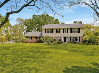 1055 Old Barn Ln, Lake Forest, IL 60045