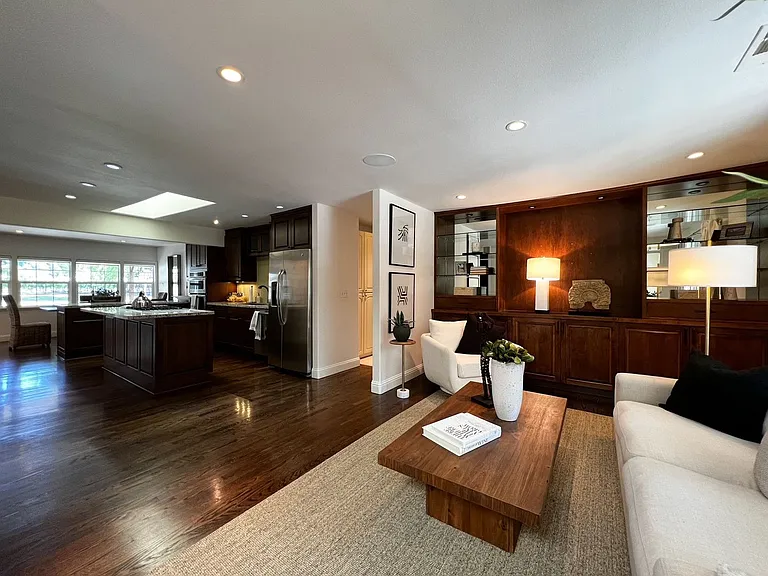 1022 Berry Ln — Photo 8