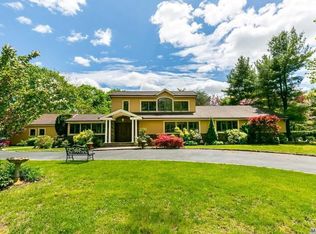 6 Debra Ct, Old Westbury, NY 11568