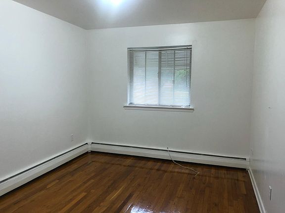 4th image of 615 E 240th St