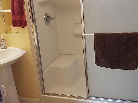 4th image of 1931 Alvin St