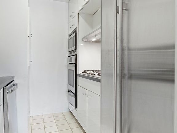 4th image of 415 E 54th St